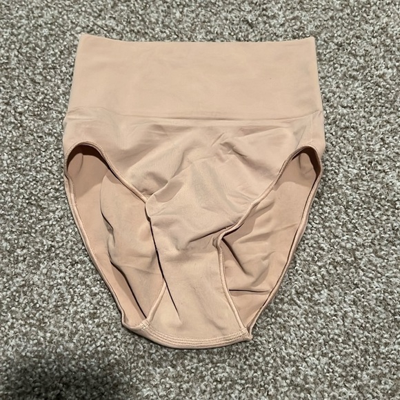 SKIMS Other - Skims Women’s Seamless Sculpt Mid Waist Brief L/XL